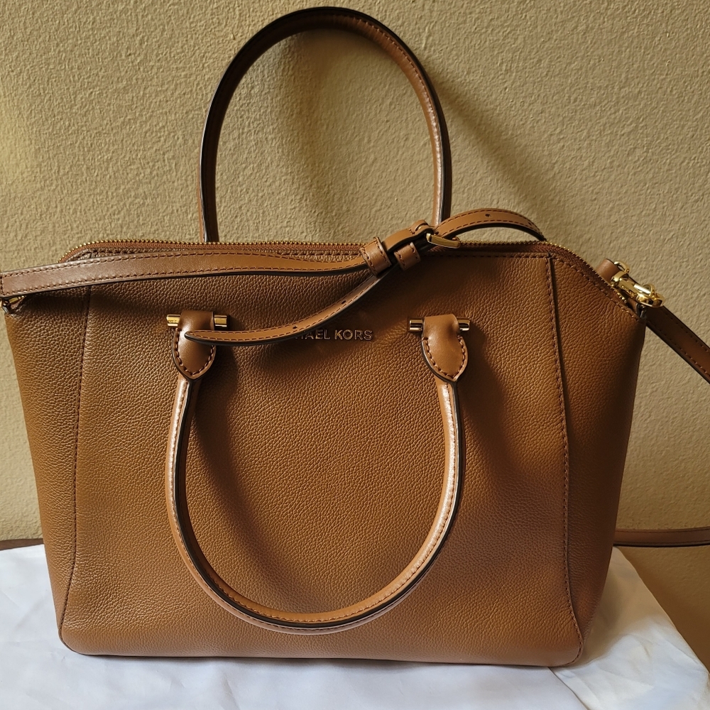 Michael Kors crossbody - Picture 9 of 16